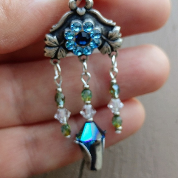 🚫GIFTED🚫 Chandeliers w/Swarovski Flowers - Picture 2 of 8